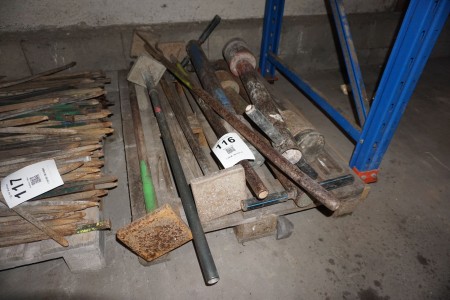 Pallet with various tamping tools