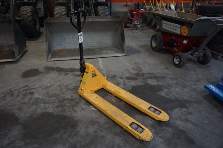 Pallet lifter