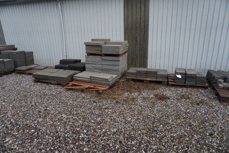 8 pallets with various outdoor tiles/stones