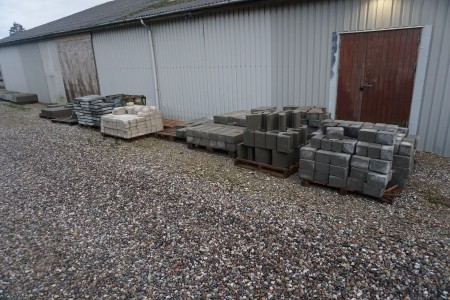 16 pallets with various outdoor tiles/stones, curbstones, granite stones, etc.