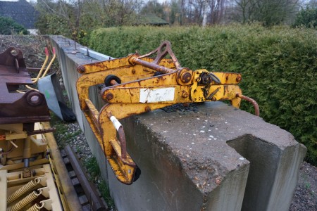 Edge bar for mini excavators