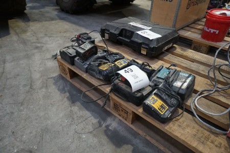 Lots of chargers and batteries, DeWalt, Makita, Tjep, etc.