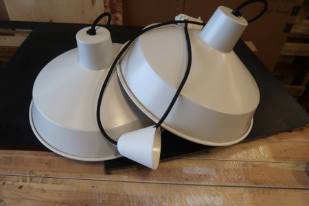 2 hvide lamper