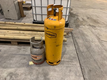 2 pcs. Gas cylinders