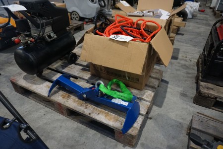 Lifting yoke for 200 liter oil drums + Box with many meters of spiral protection for hydraulic hose or live cables.