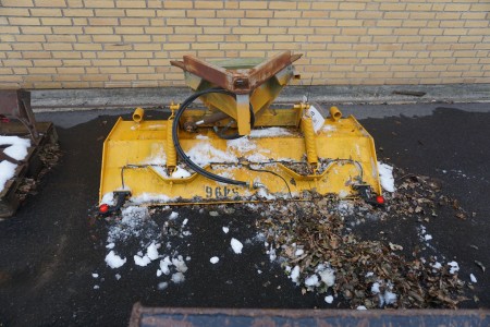 Snow scraper blade with a frame suspension and hydraulic turning function and marking light.