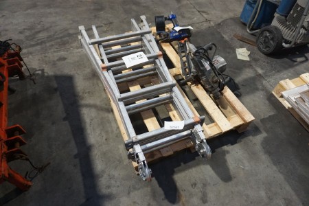 Aluminum folding ladder