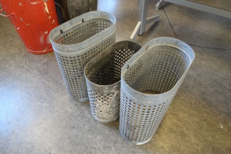 3 pieces. metal trash cans