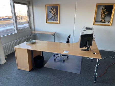 Schreibtisch inkl. Monitor & Bürostuhl