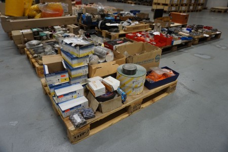 Pallet with various cutting discs, grinding discs & water supply