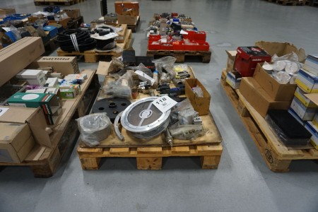 Pallet with various spare parts for hydraulics