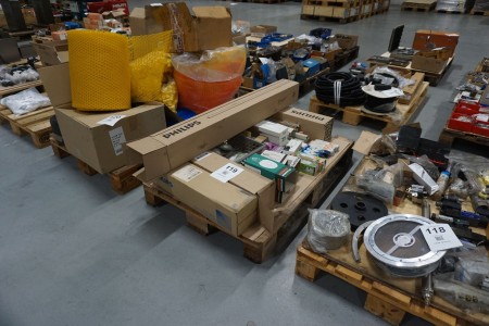 Pallet with various bulbs & fluorescent tubes etc.