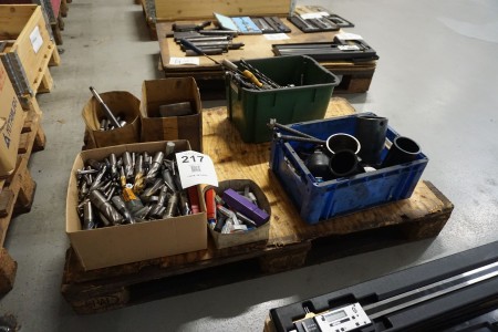 Contents on pallet of various drill bits etc.