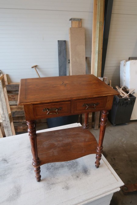Small table with 2 drawers