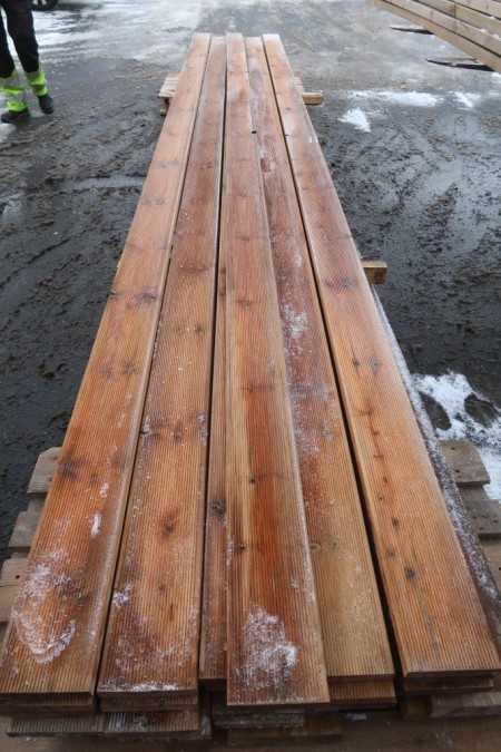118.8 meters of hardwood decking boards