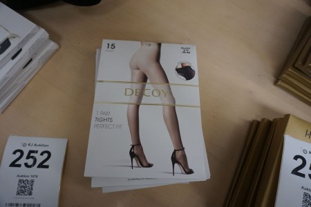 5 pairs of tights, Decoy