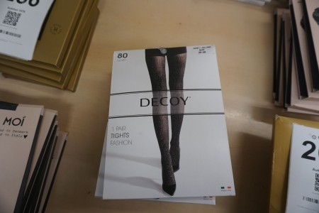 6 pairs of tights, Decoy