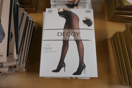 8 pairs of tights, Decoy