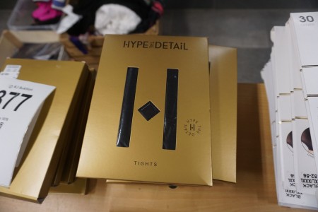 6 pairs of tights, Hype the Detail