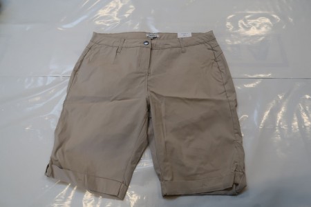 1 pair of shorts Zhenzi
