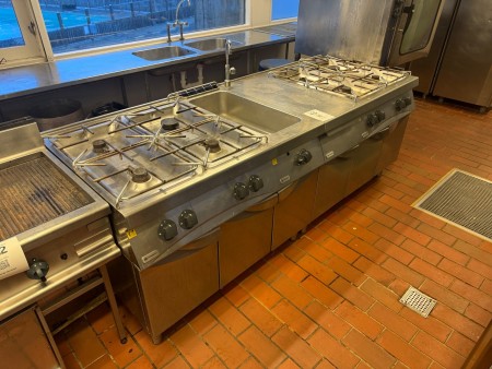 Double industrial gas cooker with sink