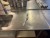 Arbejdsbord med vask i rustfrit stål