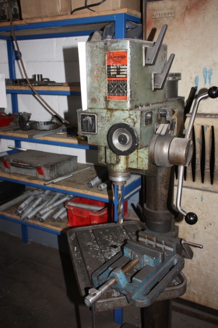 Heavy Duty Drill press, Strands S32M. Motor RPM 1400/2800. Spindle rev / min max. 1460 + machine vice
