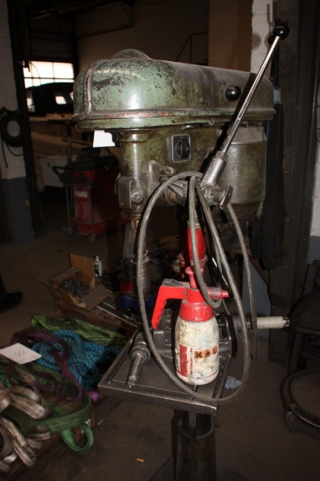Drill press with vise
