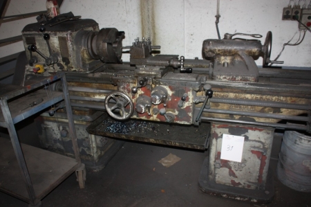 Lathe with accessories