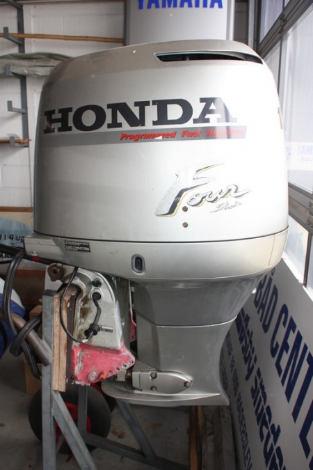 Boat engine, Honda 130 four stroke petrol. Used. Bådmotorstativ