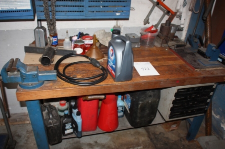 Work bench including content