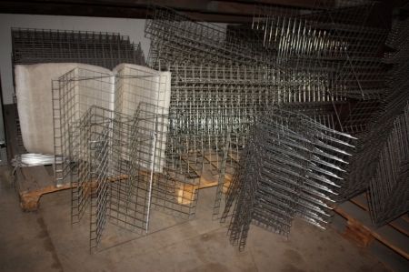 Lot wire mesh, shelves, etc. in the corner of the landing
