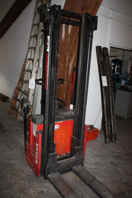 Electric Forklifts, Linde, type 12 ZPZB 150 D412 ASM. Lifting height: 3500 mm. Max. 1250 kg. Stand-in