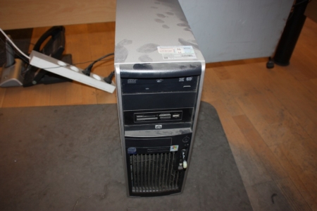 PC, HP XW 4600 Workstation with 2 flat panel displays Samsung SyncMaster 226 CW