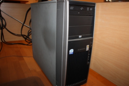 PC: HP WX 4400 Workstation, fladskærm: Samsung SyncMaster 226CW + 3D Connextion Pult
