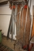 Rullevogn, stål, med diverse skruetvinger + diverse lange skruetvinger på væg
