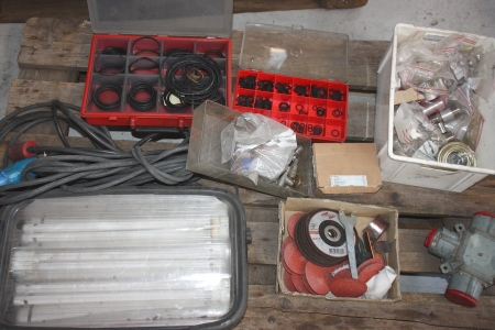 Pallet with O-rings, work lamp, grinding and cutting wheels, etc.