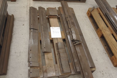 Pallet with bending tool