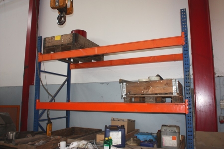 1 span pallet racking, 3-pallet system without content. 2 gables, height approx. 3000 mm, side members 6