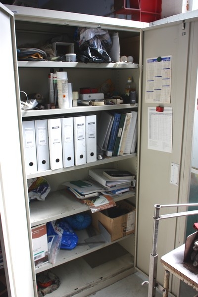 Steel tool cabinet including content (paper not included)