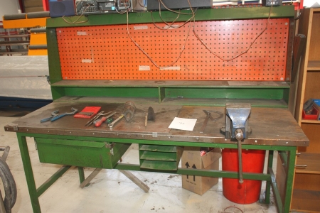 Work bench, 1900x800 mm + tray containing + vice + tool panel