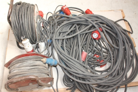 Pallet with electric cables and 2 cable reels, 250 V / 6 A and 360 V / 6A