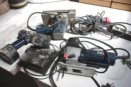 Cordlessdrill, AEG, 12 volt + electric jigsaw, AEG, 600 watts + electric sander, AEG 260 watts