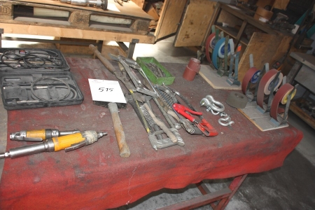 2 x air tool (die grinders) + mini drill, TOPCRAFT + tools + shackles + sanding belt roll offs