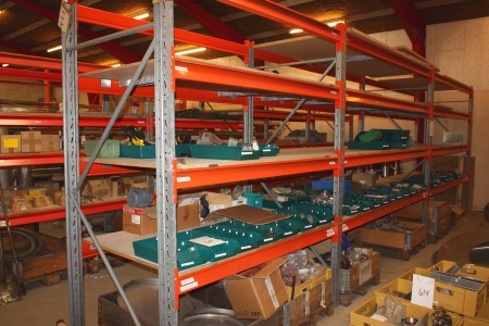 4 span pallet rack, 5 gables, height approx. 2500 mm, 26 frames, length approx. 1900 mm. Shelves in wood