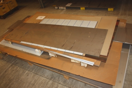 Sheets and clippings on the pallet