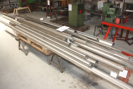 Pallet with stainless steel pipes, plain. stainless (304) and 316