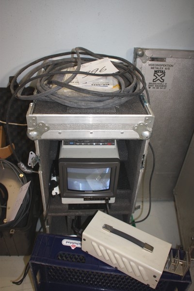 Minikamera med lysleder og zoom, Sony monitor med tilhørende lyskilde, tilhørende transportkuffert på hjul