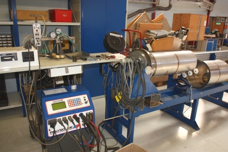 Orbital welding bench for welding pipes, etc., ø 10 mm - 750 mm. Weld Length: 6000 mm. POLYSOUDE Messer Griesheim Autotig 140 P + POLYSOUDE controlled rotary table. 8 feet burning on a carriage with wire feed, complete POLYSOUDE 1544 15 kg line. Printer f