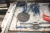 Værktøjsrullevogn med indhold, bl.a. skruetvinger, svejsetænger, jernsav, topnøglesæt 1/4" Würth + gevindværktøj + aku-boremaskine, Bosch IXO